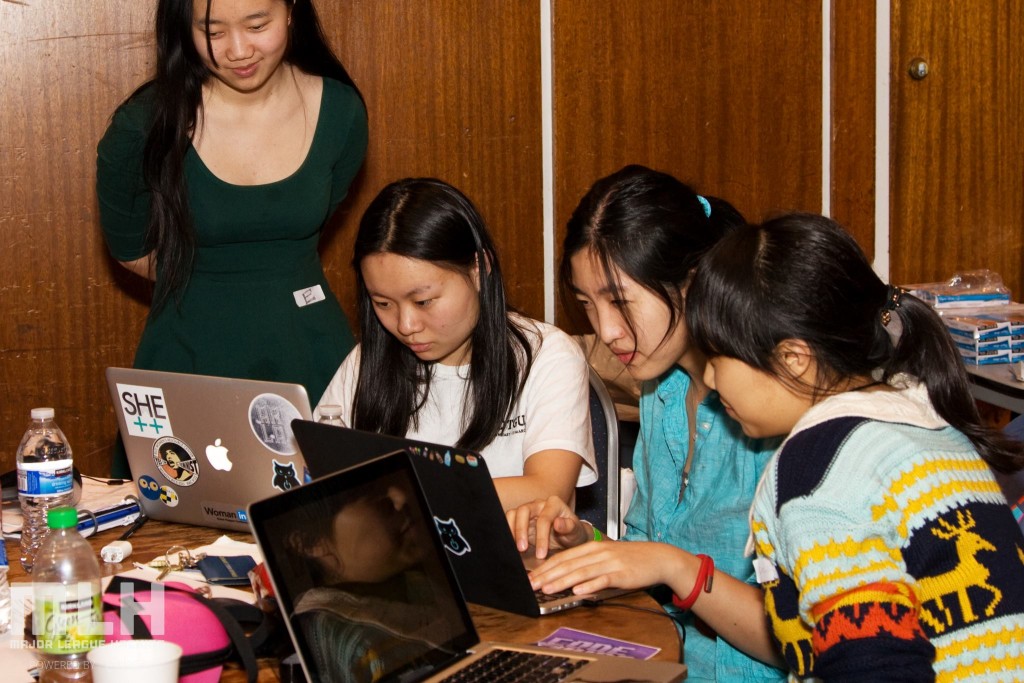Zhifan (second from the left) with her team at HackRice 2015.